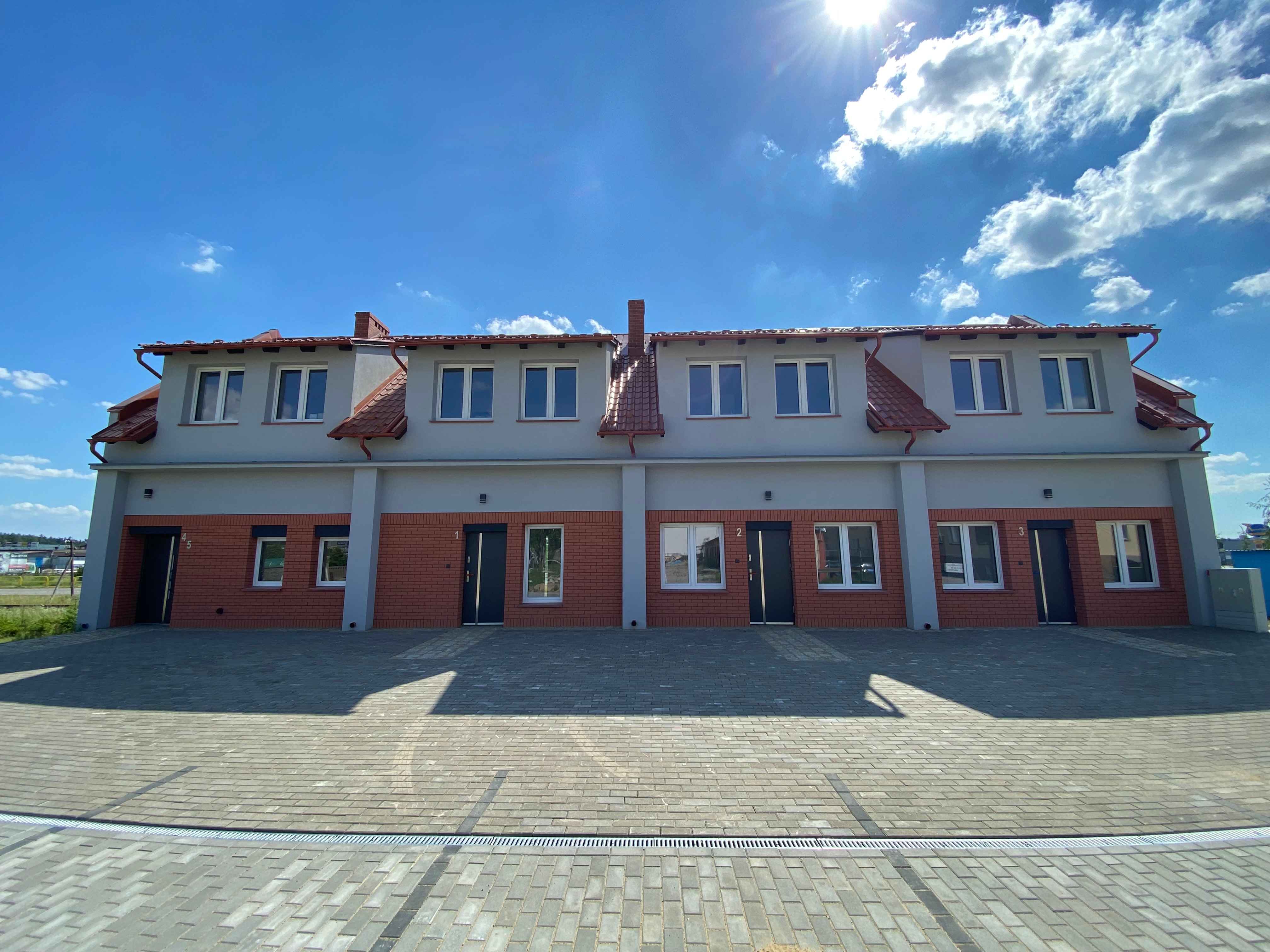 Frontowa elewacja budynku